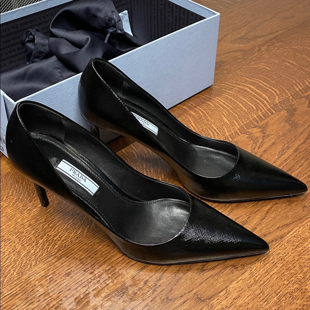 Prada Saffiano Leather Pumps Shoes black size 8 (EU 38.5)